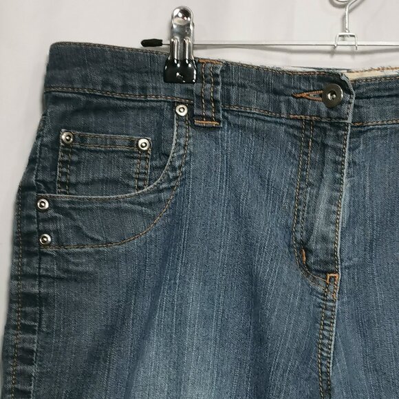 Medium Wash Denim Capris Size 10 #100 - Picture 2 of 7
